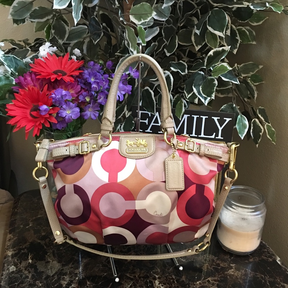 Madison Op Art Graphic Signature Sophia